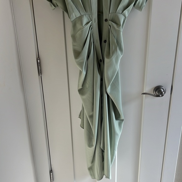 ELEGANT FLOWY BUTTON DRESS - Picture 2 of 6